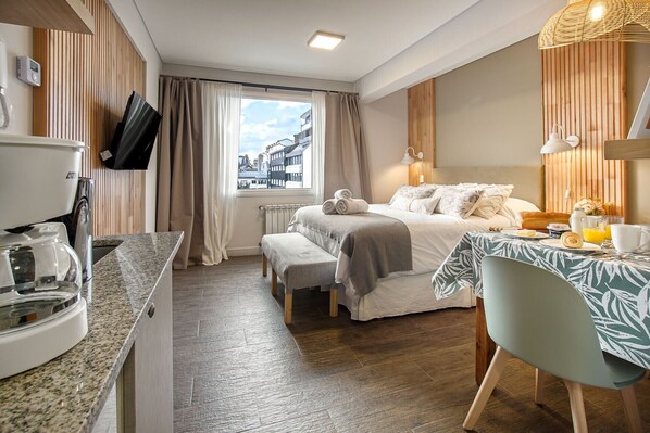 Fer et planche à repasser, Wi-Fi gratuit, draps fournis