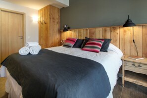 Free WiFi, bed sheets - RUSITO in the city center overlooking the  Nahuel Huapilake (San Carlos de Bariloche)