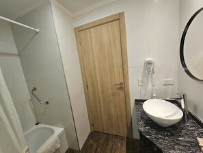 Hair dryer, towels - Picaflor Rubi apartment in the Heart of Bariloche (San Carlos de Bariloche)