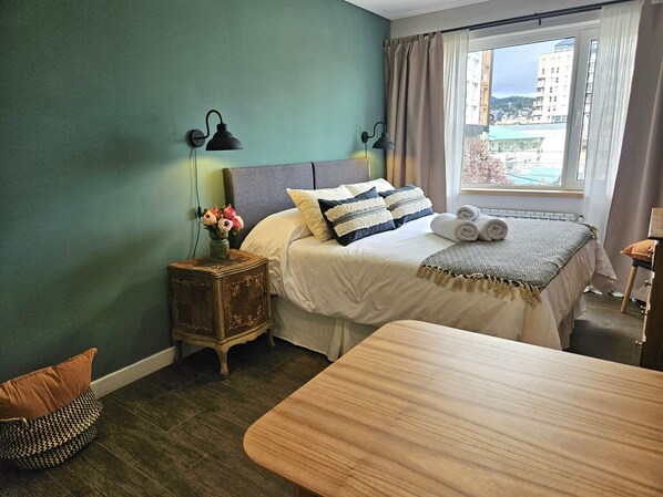 Free WiFi, bed sheets