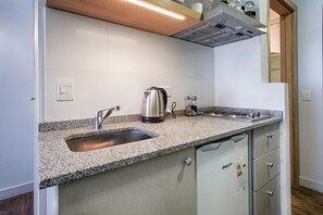 Fridge, microwave, oven, coffee/tea maker