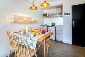 Dining - Garza Blanca apartment in the city center overlooking the lake (San Carlos de Bariloche)