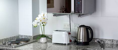 Fridge, microwave, oven, coffee/tea maker