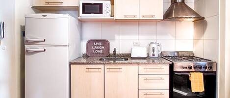 Refrigerador, microondas, horno, cafetera/tetera