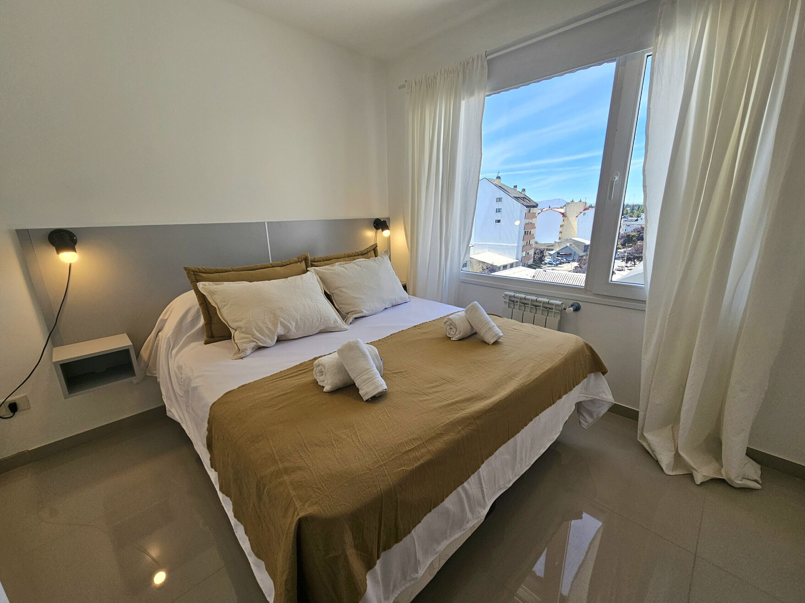 واي فاي مجانًا وملاءات أسرّة