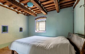 3 bedrooms, bed sheets