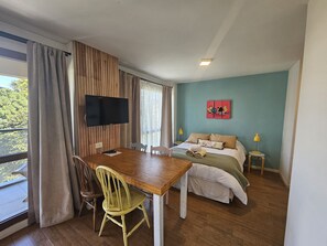 Fer et planche à repasser, Wi-Fi gratuit, draps fournis