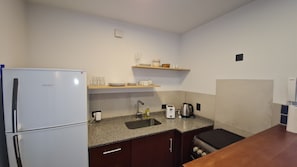 Frigorifero, forno, macchina per tè/caffè, bollitore elettrico