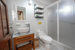 Basic Room | Bathroom