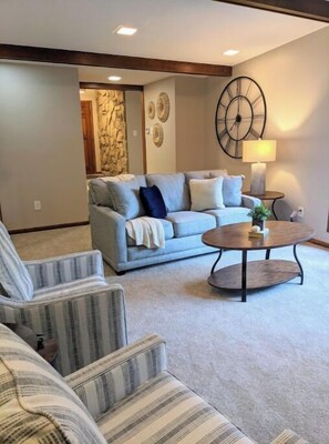 Smart TV, fireplace - Hot Tub and Game room! Center of Town, walking distance to ball games & College. (Manhattan)