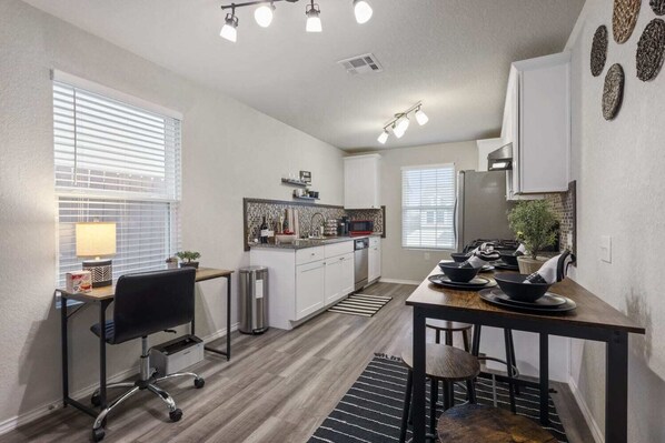 Superior Apartment, 2 Bedrooms, Non Smoking | Private kitchen