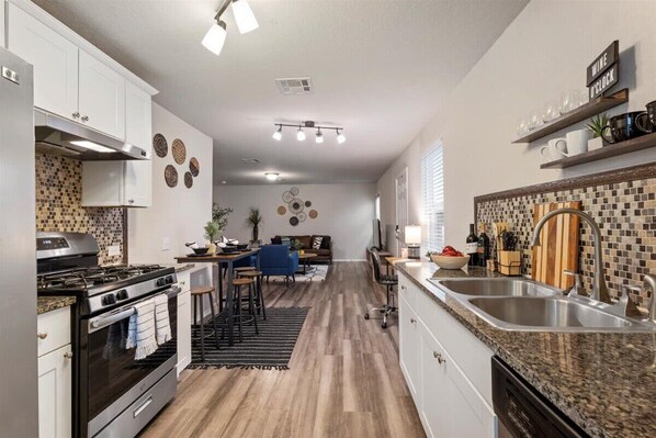 Superior Apartment, 2 Bedrooms, Non Smoking | Private kitchen