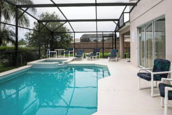 Outdoor pool - 5 bed Private Lakeside Villa and South Facing Pool (Kissimmee)