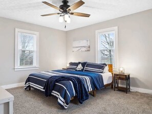 6 bedrooms, iron/ironing board, travel crib, free WiFi - 2 Homes|Sleeps 16|Game Room|Historic Charm (Vermilion)