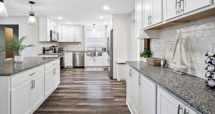 2 Homes|Sleeps 16|Game Room|Historic Charm