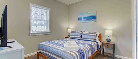 6 soverom, strykejern/-brett, reiseseng for barn og wi-fi (inkludert)