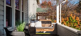 Spacious 4 Bedroom Sleeps 10 W/ Sauna and Hot Tub