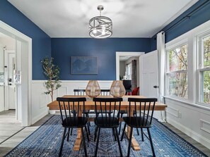 Dining - Spacious 4 Bedroom Sleeps 10 W/ Sauna and Hot Tub (Cuyahoga Falls)