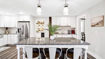 Frigorífic, microones, forn i placa de cuina