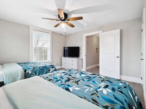 5 bedrooms, desk, iron/ironing board, free WiFi