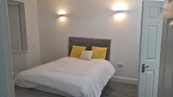 3 bedrooms, bed sheets