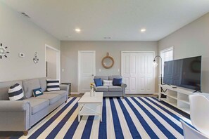 Televisión y oficina 