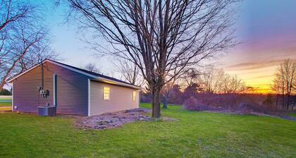 Modern 2 Bedroom Cottage in Vermilion Countryside