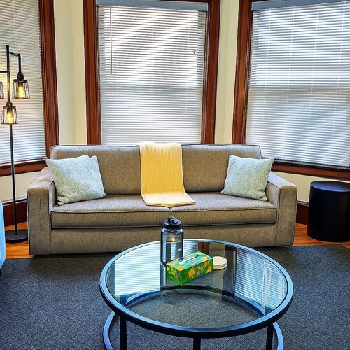 1-Bedroom Victorian Steps from Cleveland Clinic