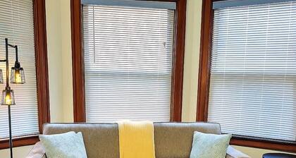 1-Bedroom Victorian Steps from Cleveland Clinic