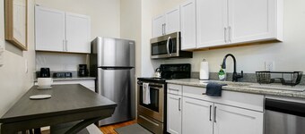 1-Bedroom Victorian Steps from Cleveland Clinic