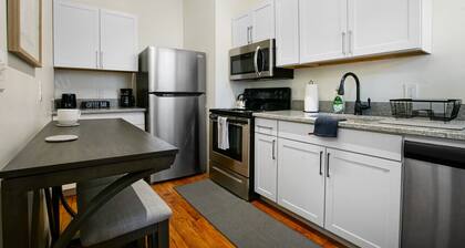 1-Bedroom Victorian Steps from Cleveland Clinic