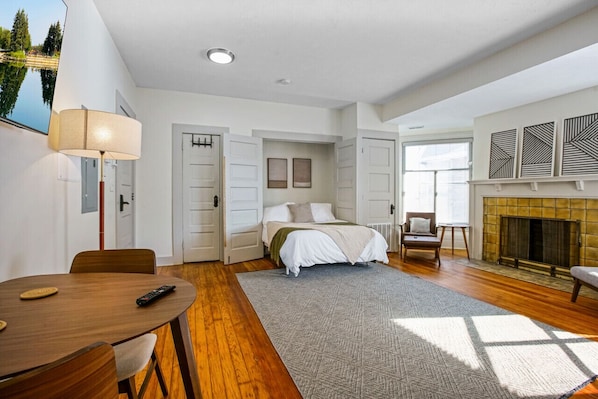 1 chambre, fer et planche Ă  repasser, Wi-Fi gratuit, draps fournis