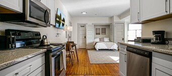 Victorian Studio Steps from Cleveland Clinic