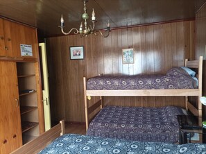 Basic Quadruple Room, City View | Free WiFi - Alojamiento Familiar del Rey (Punta Arenas)