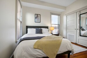 2 slaapkamers, een strijkplank/strijkijzer, gratis wifi, beddengoed