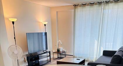Cozy 1-Bedroom Condo with Parking