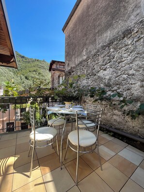 Outdoor dining - Victoria House - Fully equipped stone house (Rocchetta Nervina)