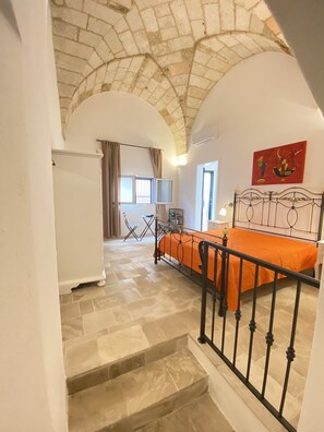 1 sovrum och sängkläder