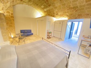 1 bedroom, bed sheets - HOUSE CENTER CASTRIGNANO 1 (CASTRIGNANO DEL CAPO)