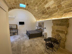 1 bedroom, bed sheets - HOUSE CENTER CASTRIGNANO 1 (CASTRIGNANO DEL CAPO)