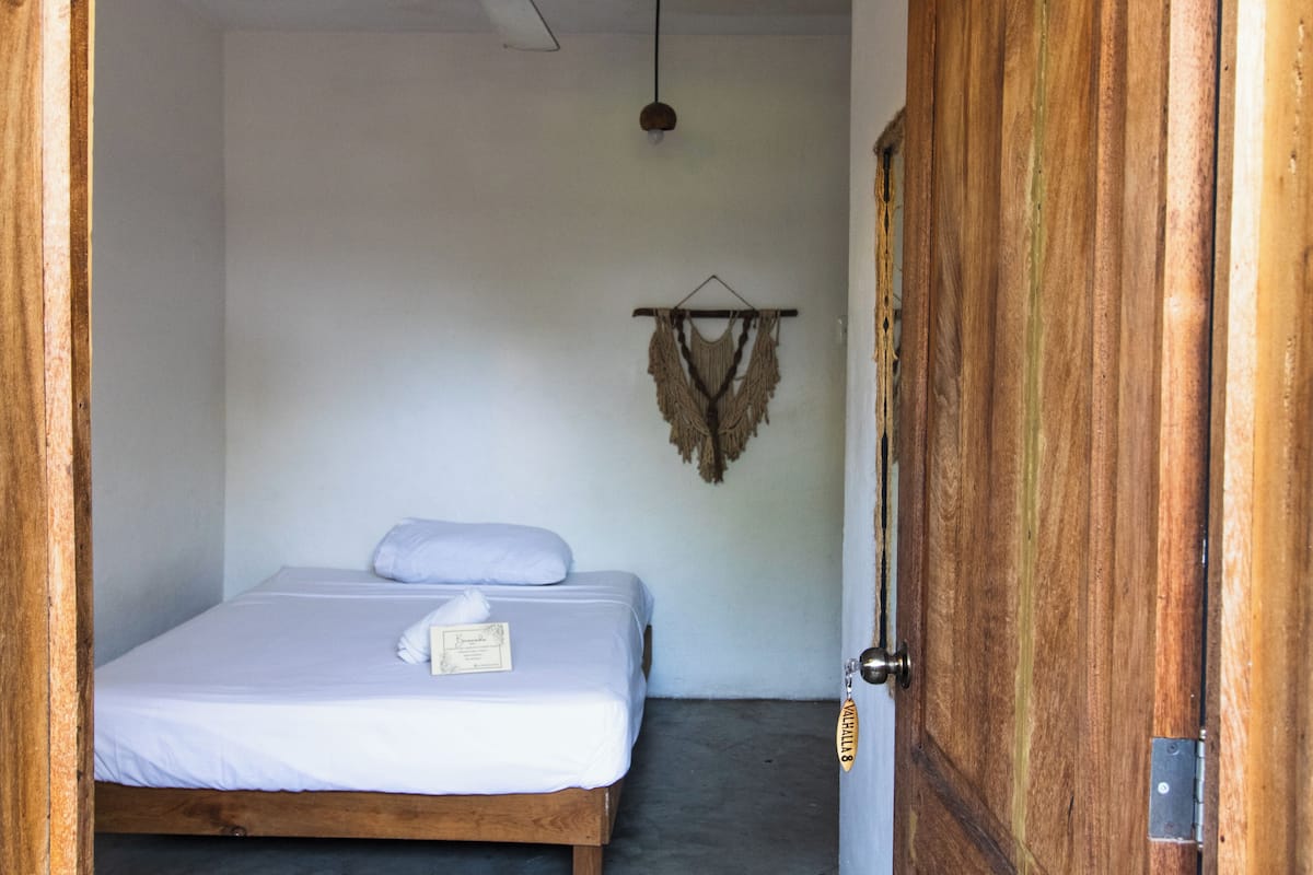 Classic Double Room | WiFi (free), bed sheets