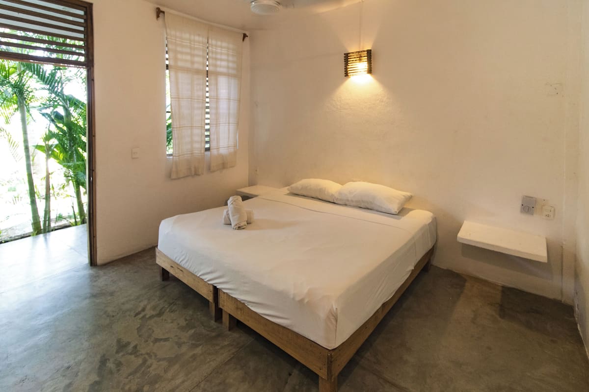 Comfort Double Room | WiFi (free), bed sheets