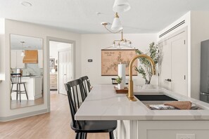 Dining - NEW Lakefront 2-bedroom condo on Beautiful TRL (Kimberling City)