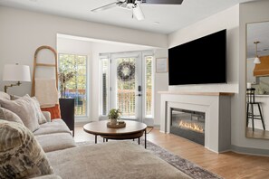 Smart TV - NEW Lakefront 2-bedroom condo on Beautiful TRL (Kimberling City)