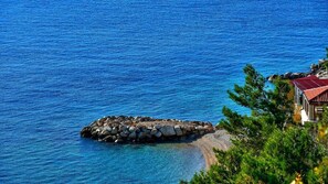 Beach - Apartment 530/1270 (Central Dalmatia - Pisak), 60m from the beach (Pisak)