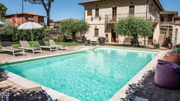 Piscine extérieure (ouverte en saison)