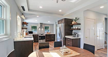 Sage Street Bungalow- Beautifully renovated, historical home walking distance to downtown