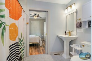 3 chambres, fer et planche à repasser, Wi-Fi gratuit, draps fournis