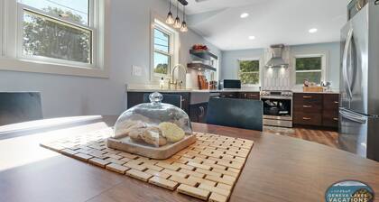 Sage Street Bungalow- Beautifully renovated, historical home walking distance to downtown