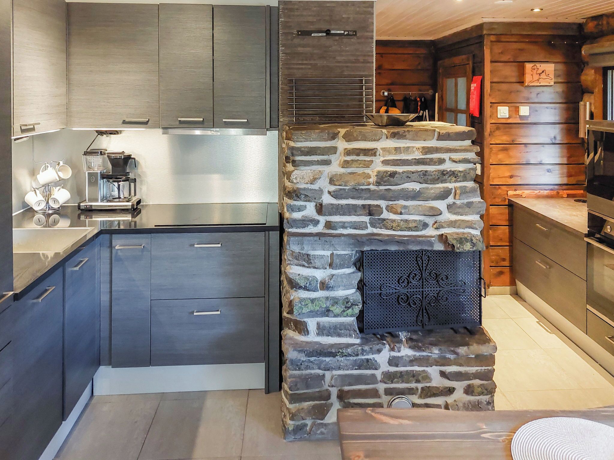 Fridge, microwave, dishwasher, cookware/dishes/utensils